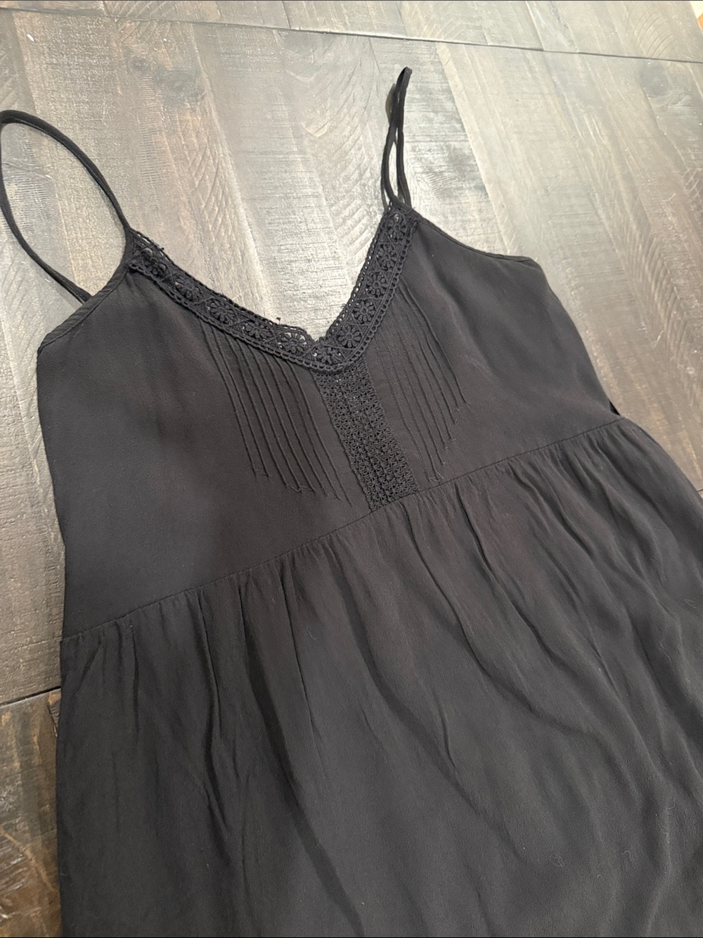 Forever 21 Black Flowy Cami Dress | Adjustable Straps | Lace Hem Size M